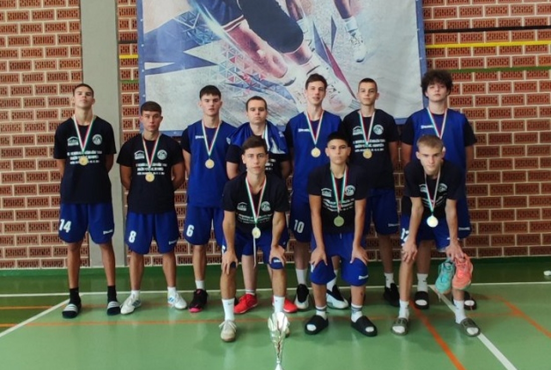 Srebro za košarkaše strukovne škole A. Horvata na 8. memorijalnom turniru Dražen Petrović u Budimpešti - Novi Radio, Đakovo