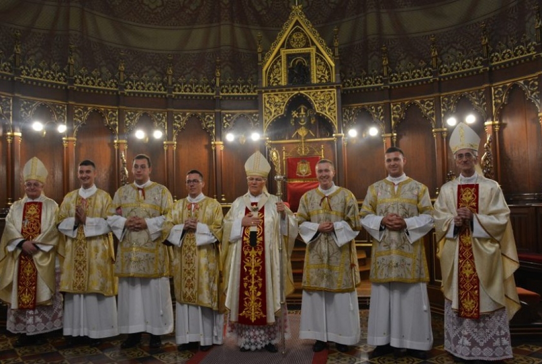 Nadbiskup Hranić zaredio petoricu đakovačkih bogoslova za đakone - Novi Radio, Đakovo