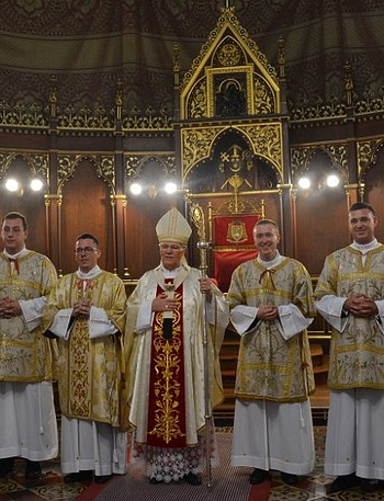 Nadbiskup Hranić zaredio petoricu đakovačkih bogoslova za đakone - Vijesti - Novi Radio, Đakovo