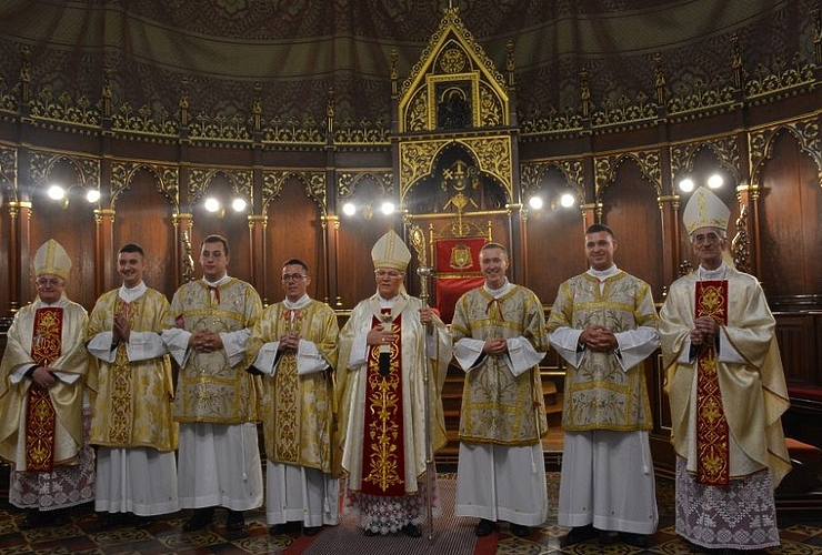 Nadbiskup Hranić zaredio petoricu đakovačkih bogoslova za đakone - Vijesti - Novi Radio, Đakovo